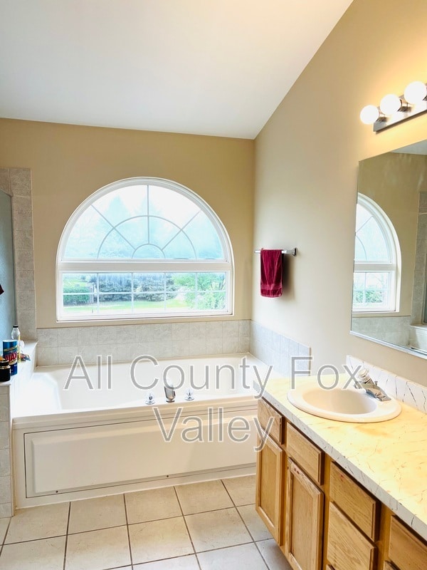 Building Photo - 2080 Mark Cir