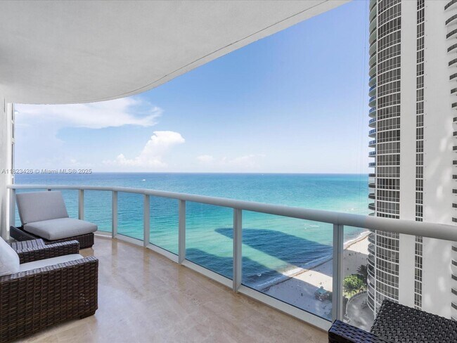 Building Photo - 15901 Collins Ave
