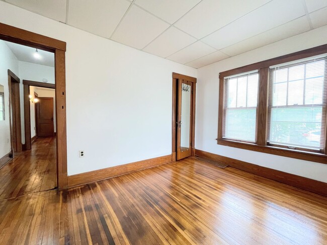 Building Photo - 3 bed 1 bath home