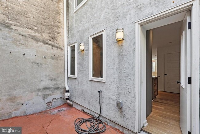 Building Photo - 705 Watkins St