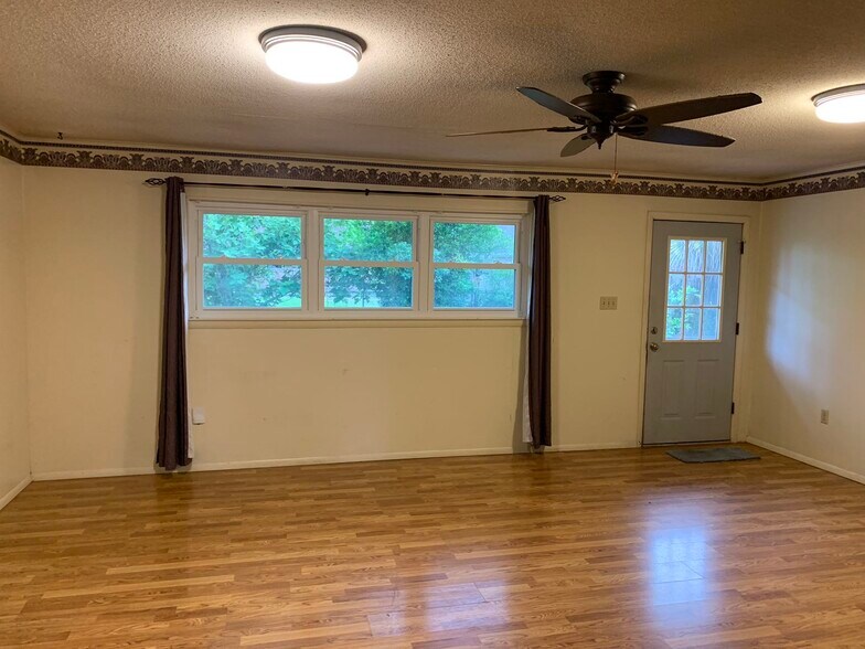Building Photo - 20187 Pineville Rd