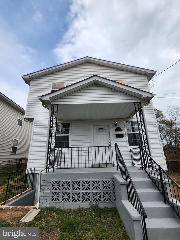 Building Photo - 4244 Clay St NE