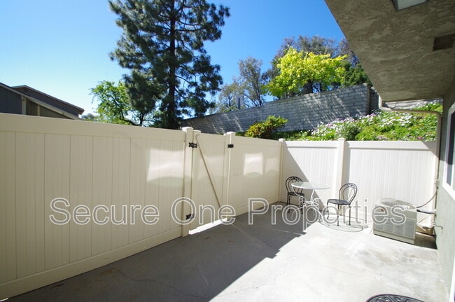 Building Photo - 491 Serento Cir