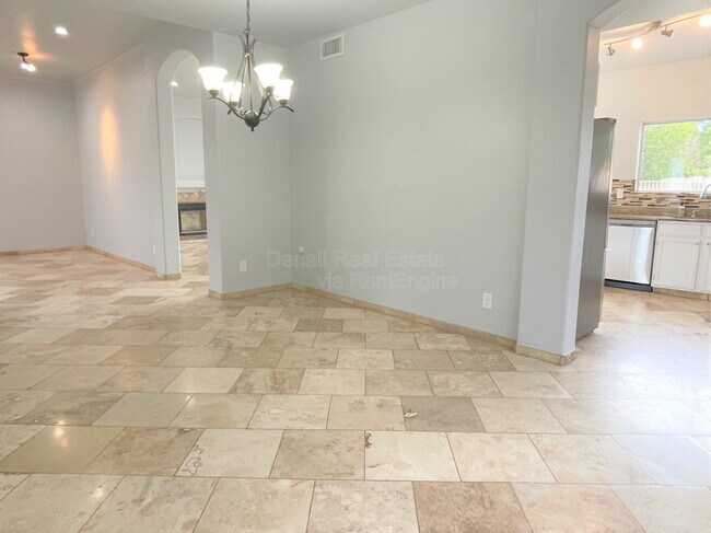 Building Photo - 5164 W Ross Dr