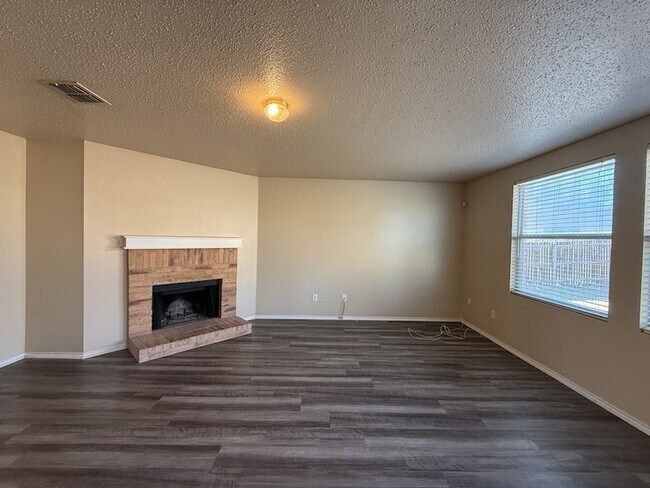 Building Photo - 3625 Clydesdale Dr