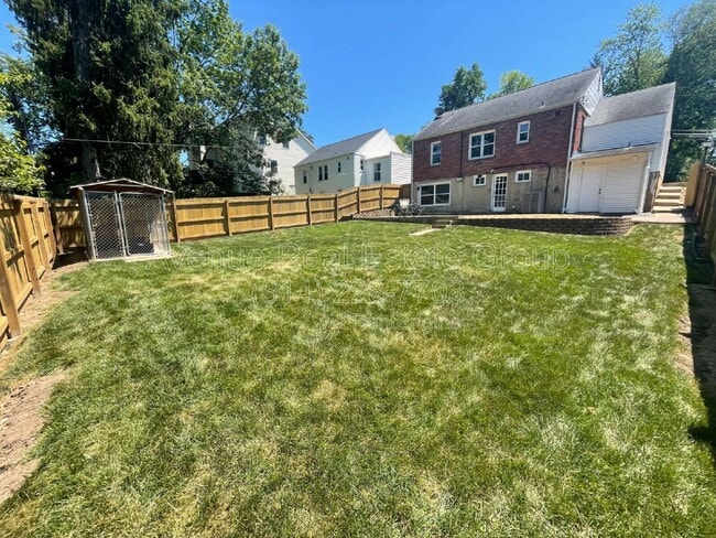 Building Photo - 425 Bismark Ave