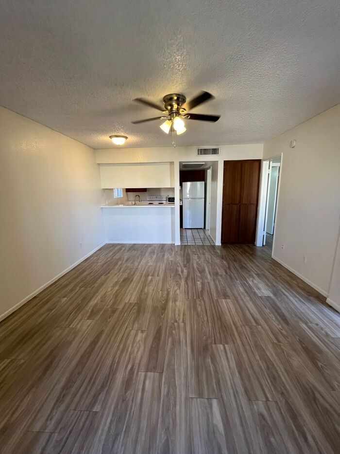 Building Photo - 1201 S McClintock Dr