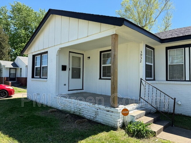 Building Photo - 3932 E 1st St