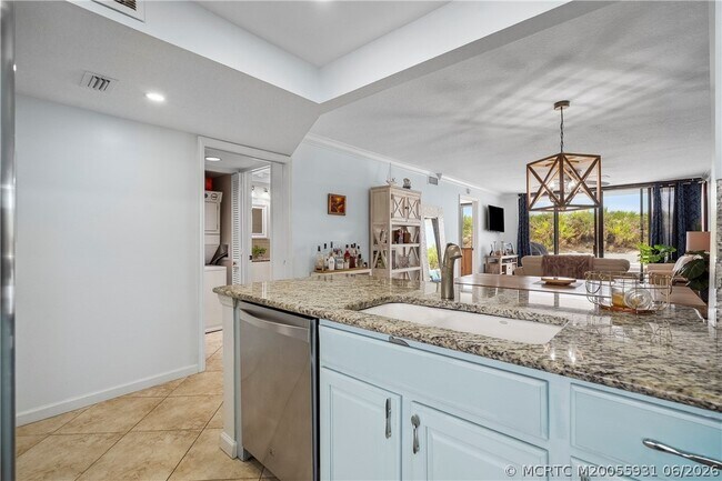 Building Photo - 10680 S Ocean Dr