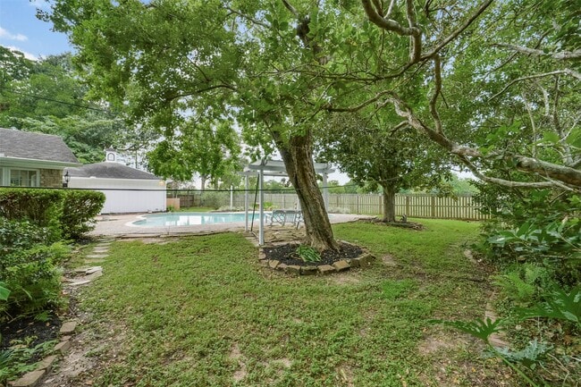 Building Photo - 110 Hillcrest Dr