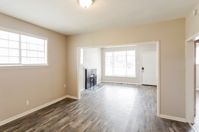 Building Photo - 608 Jerry Coleman St