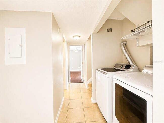Building Photo - 5104 Springwater Ct