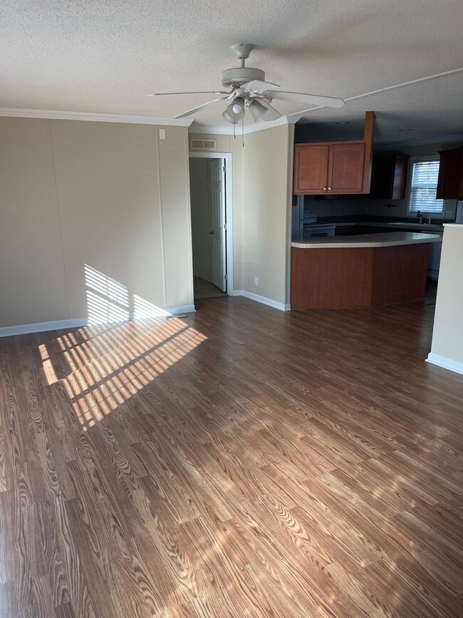 Building Photo - Country Living at it's Finest!