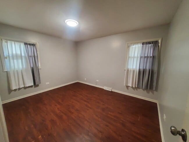 Building Photo - 450 E Mulberry Ct