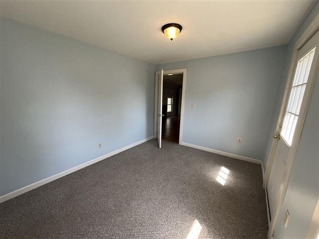 Building Photo - 21 Reynolds Ln