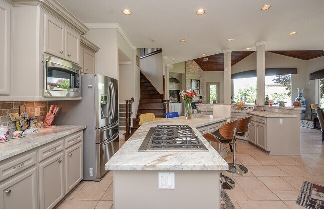 Building Photo - 15302 Bandera Falls Bend