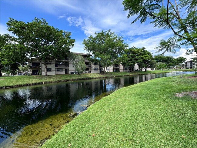 Building Photo - 9968 Nob Hill Ln