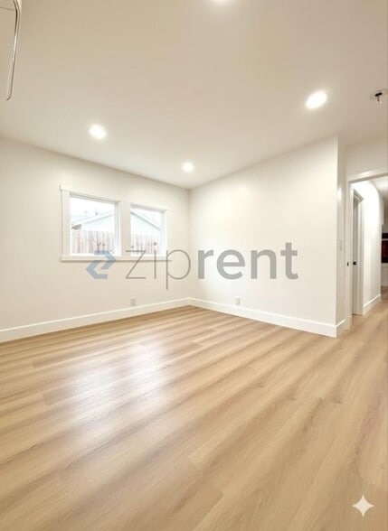 Building Photo - 854 Orange Ave