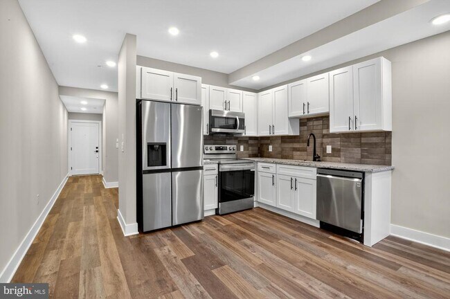 Building Photo - 1924 N Front St