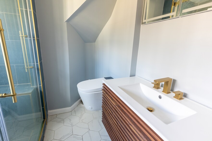 Building Photo - 310 Marsonia St