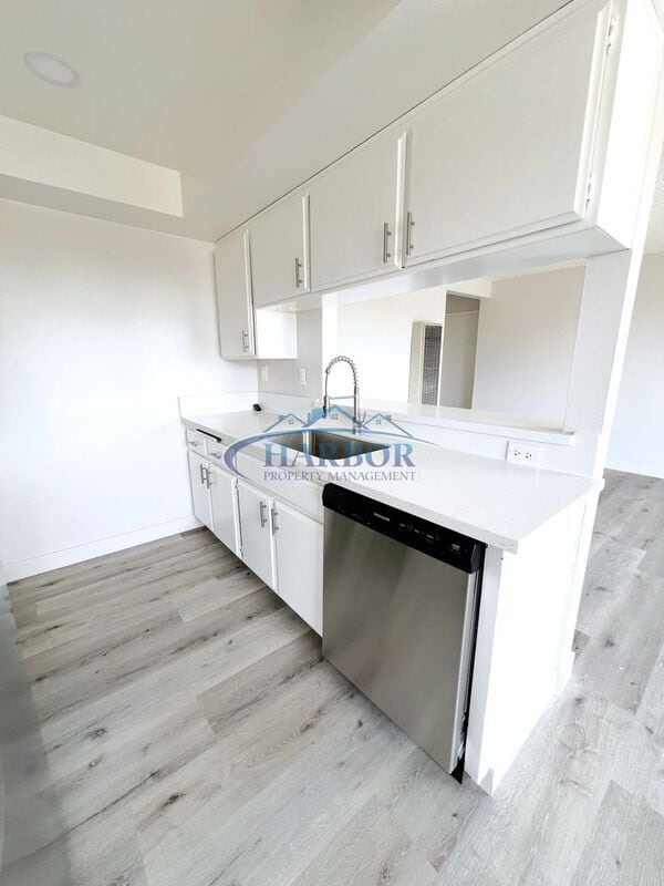 Building Photo - 2315 S Grand Ave