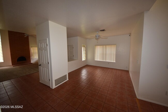 Building Photo - 5120 E Woodgate Ln