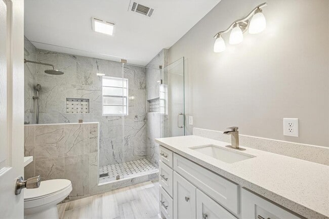 Building Photo - 13910 E Cypress Forest Dr