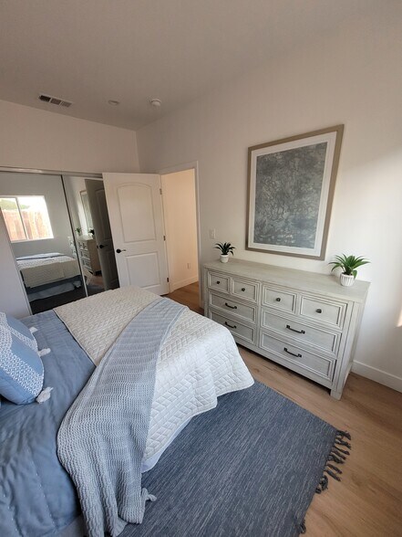 2nd Bedroom - 16424 Van Ness Ave