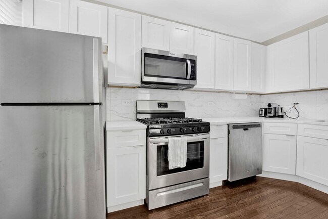 Building Photo - 2959 N Damen Ave