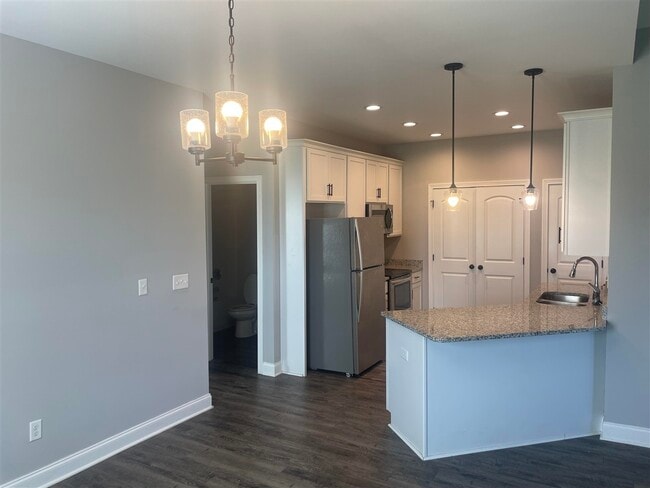 Building Photo - 705 Village Creek Dr