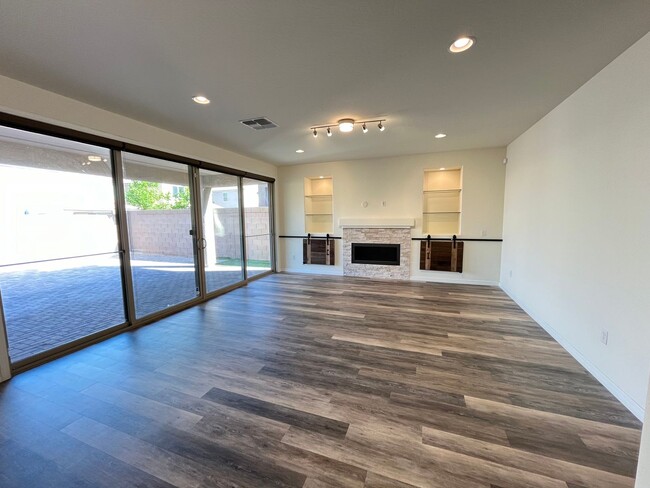 Building Photo - 4-bedroom, 4-bathroom home in the vibrant ...