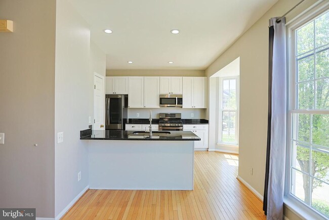 Building Photo - 3641 Bracknell Dr