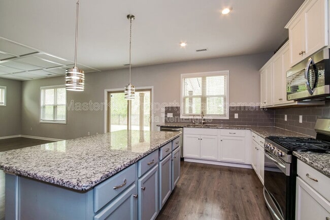 Building Photo - 550 W Copenhaver Dr