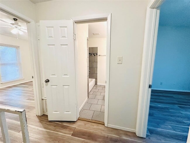 Building Photo - 3822 Southway Dr