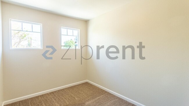 Building Photo - 1251 Clover Dr