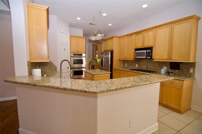 Building Photo - 3015 Bonnebridge Way Blvd
