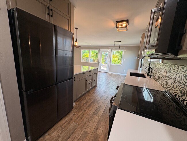 Building Photo - 4945 Mt Alifan Dr