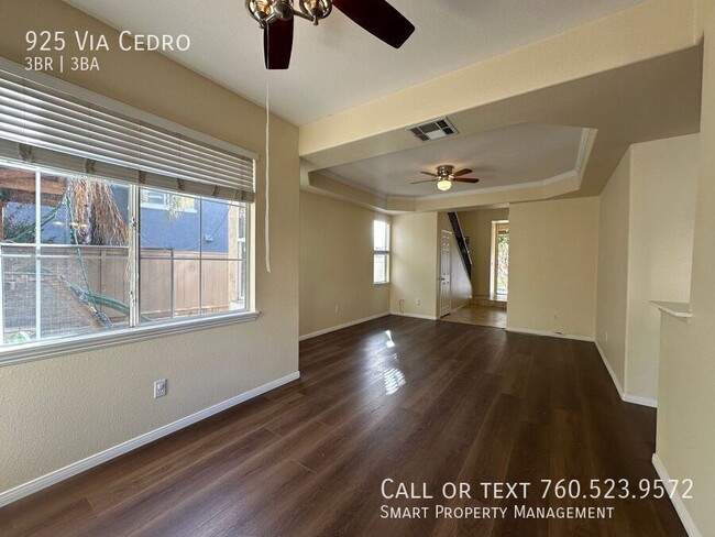 Building Photo - Beautiful Chula Vista 3bed+1 Loft, 2.5 bat...