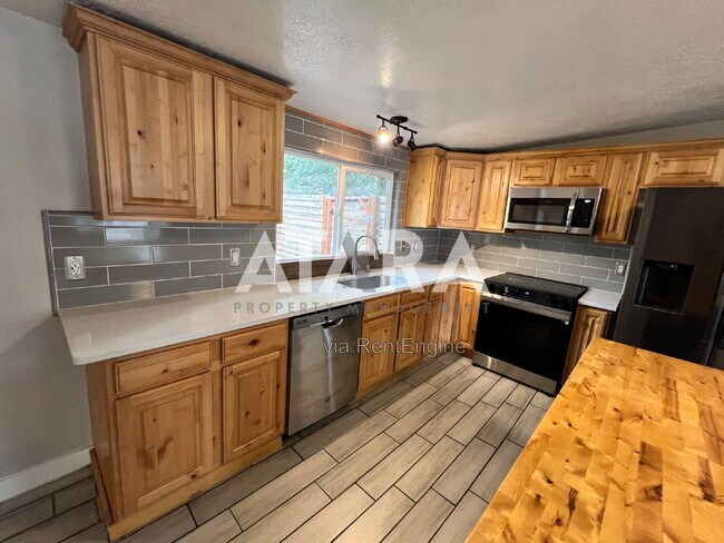 Building Photo - 3213 Rushton Ln