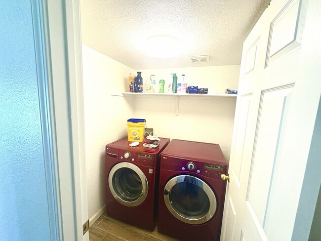 Building Photo - 10960 Woolwich Way