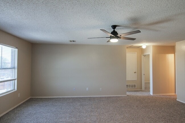 Building Photo - 1460 Stewart Dr