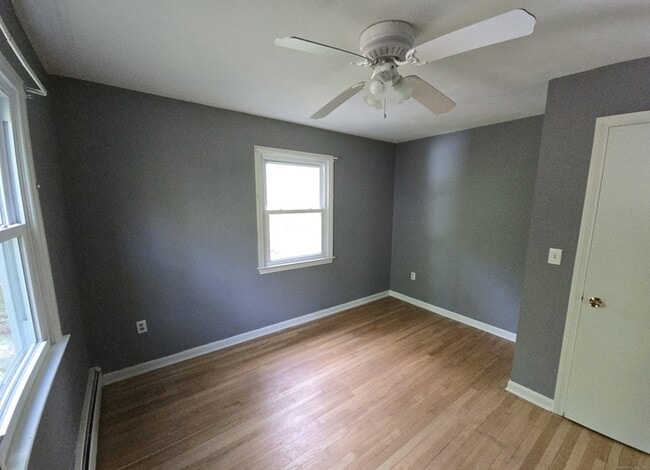 Building Photo - 10 Nutmeg Dr