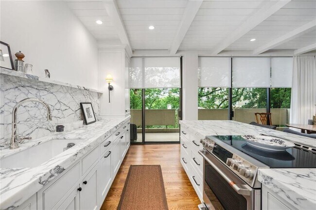 Building Photo - 2575 Peachtree Rd