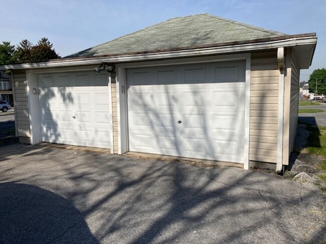 Building Photo - 2+ bedroom Semi detached home