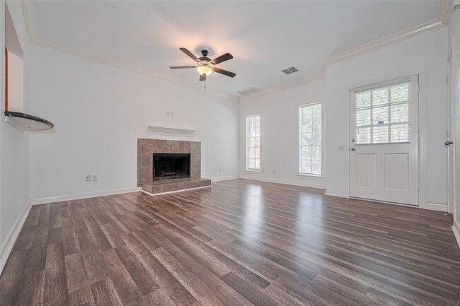 Building Photo - 11710 Southlake Dr