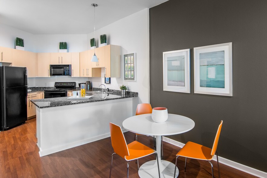 Building Photo - The Montrose