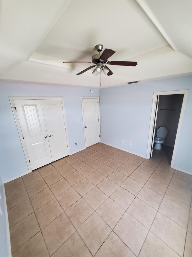 Building Photo - 705 W Emerald Dr