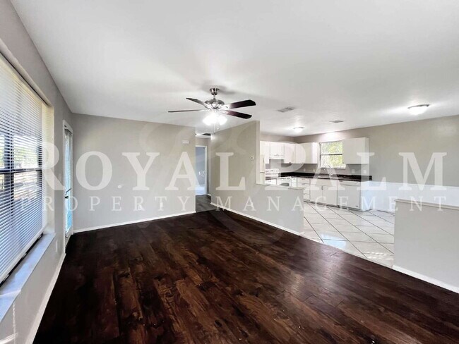 Building Photo - 2/1 Rental with W/D Hookups—Roses are Red, Lawns are Green, a Fenced Yard? That’s a Pet Lover’s D...