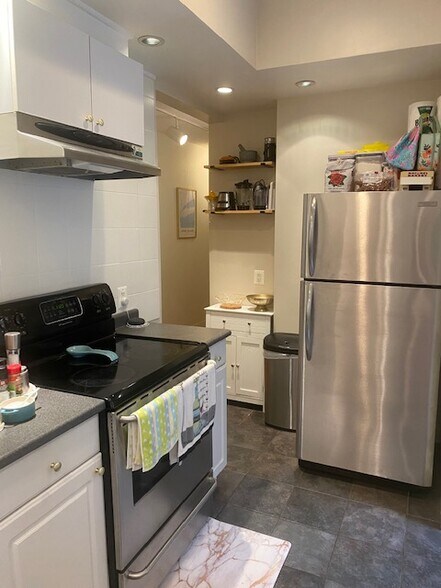 Building Photo - 1038 Beacon St