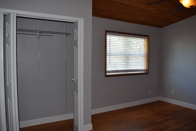 Building Photo - 2718 Viola Ln